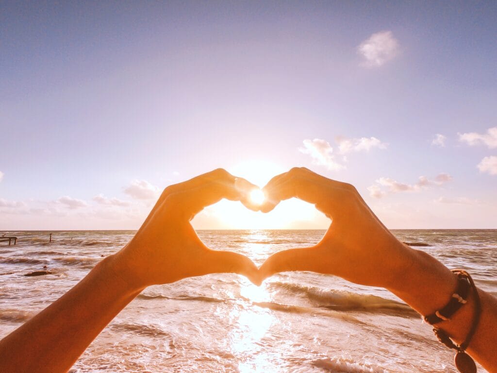 viagem romântica na praia